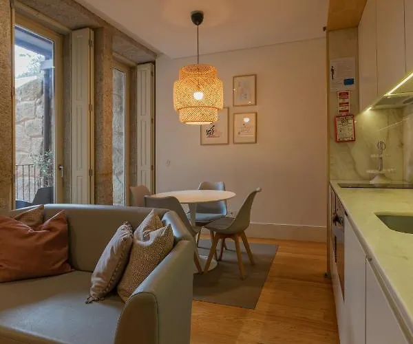 Orm - Almada Balcony Apartmán